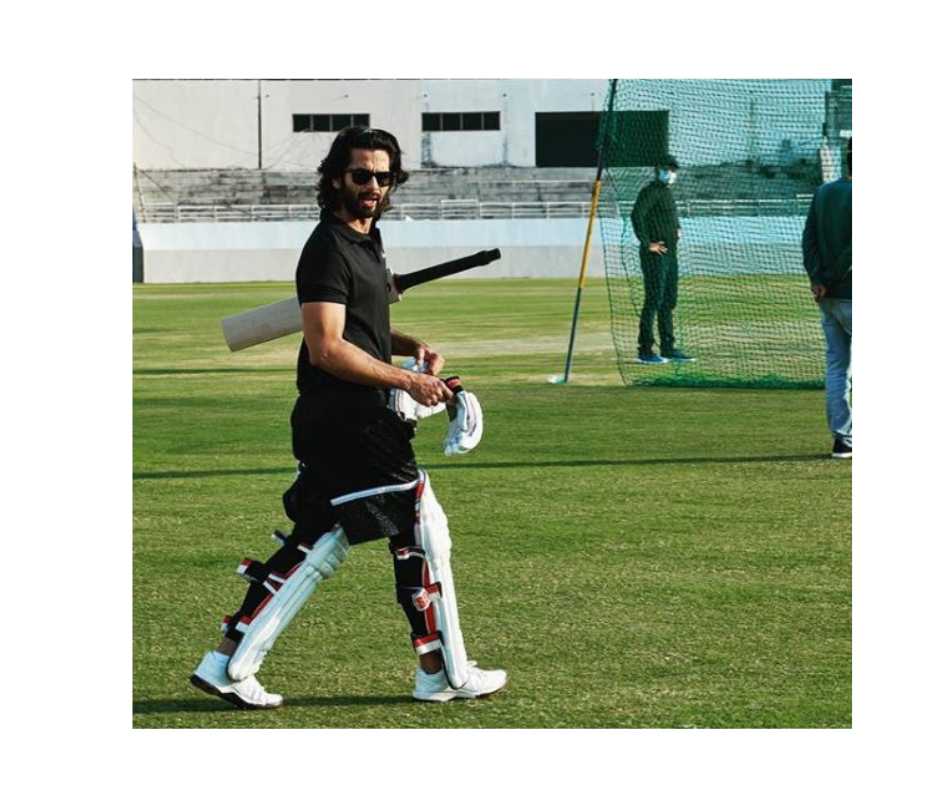 jersey-shahid-kapoor-shares-picture-of-himself-in-long-hair-fans-says-ek-hi-to-dil-hai-kitni-baar-jitoge
